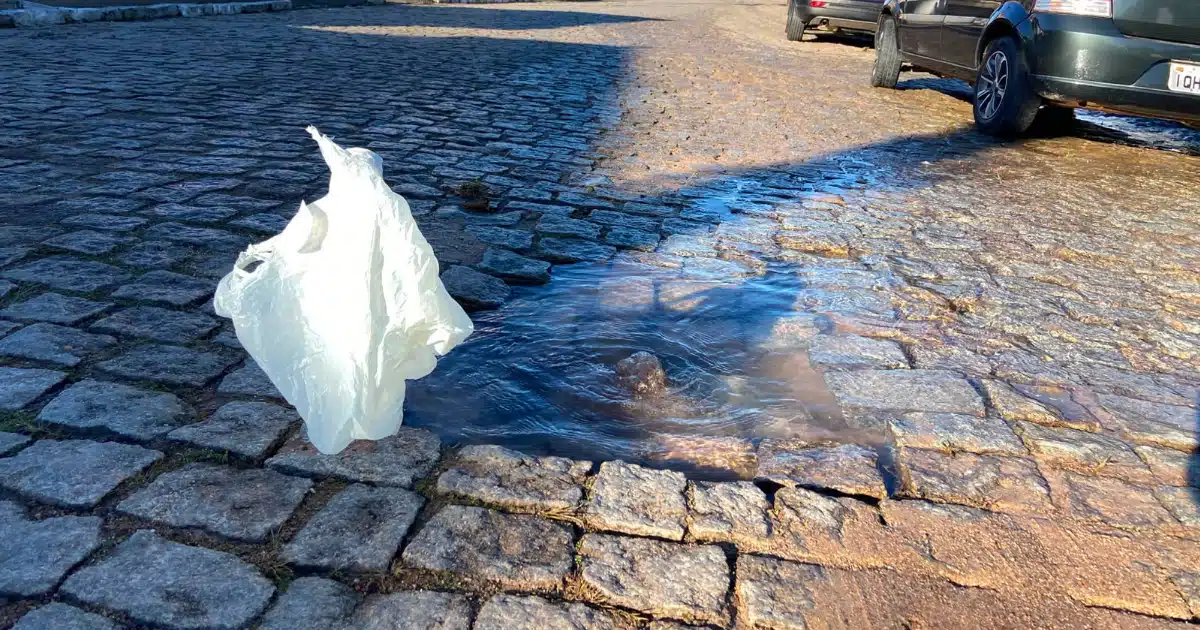 Novo vazamento de agua em Camaquã gera desperdício na Vila Nova