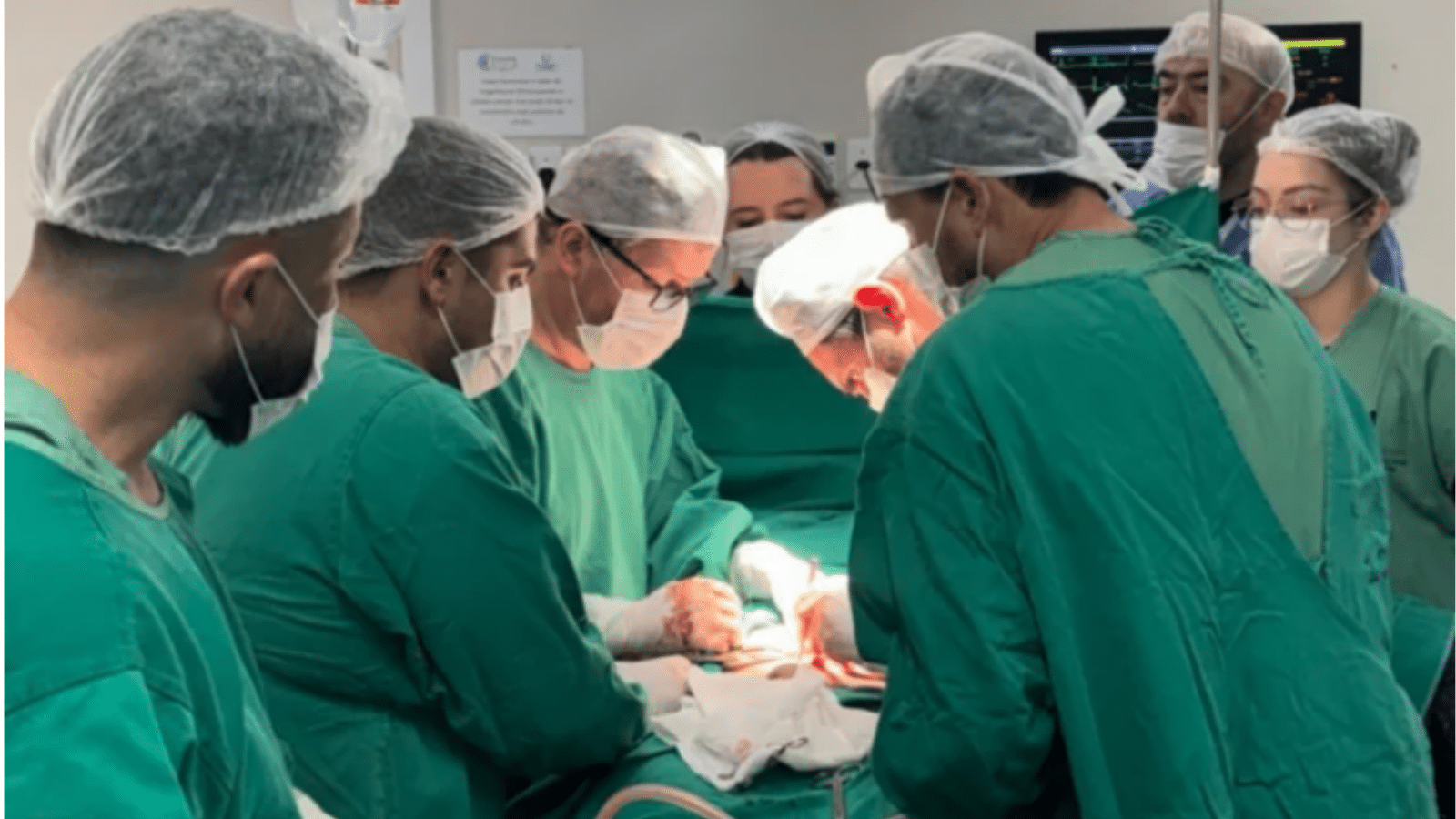 Pacientes recebem órgãos de uma mesma pessoa durante transplante inédito em Pelotas