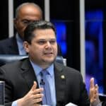 PEC da escala 6x1 não irá diretamente para o Plenário do Senado, diz Alcolumbre
