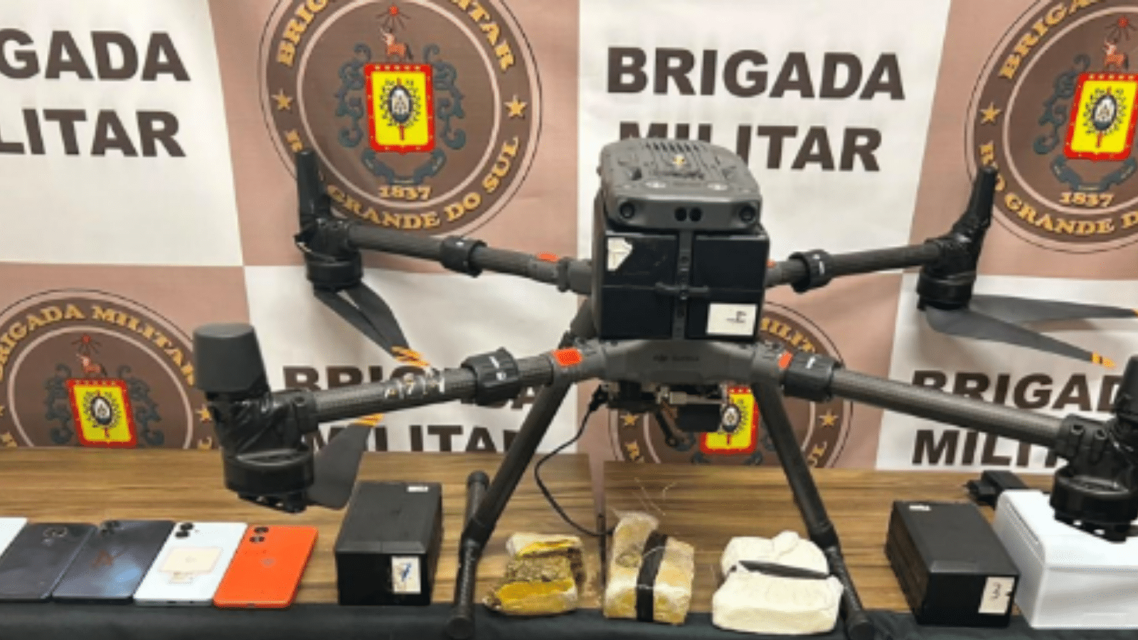 Homens são presos após tentarem arremessar drogas via drone no Presídio de Rio Grande