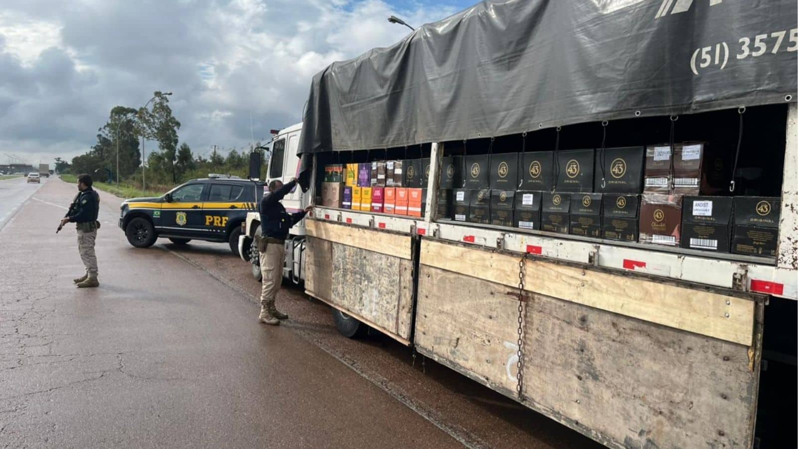 PRF apreende carga de bebidas estrangeiras avaliada em R$ 300 mil em Eldorado do Sul
