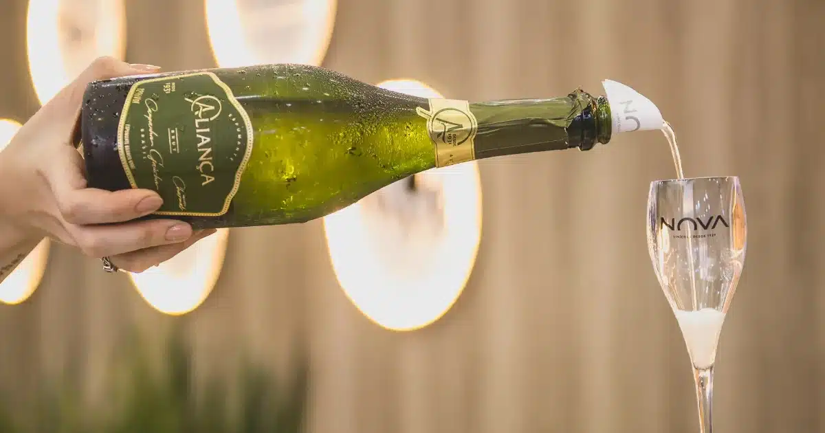 Vinícola mais antiga do país traz espumante premiado para Camaquã