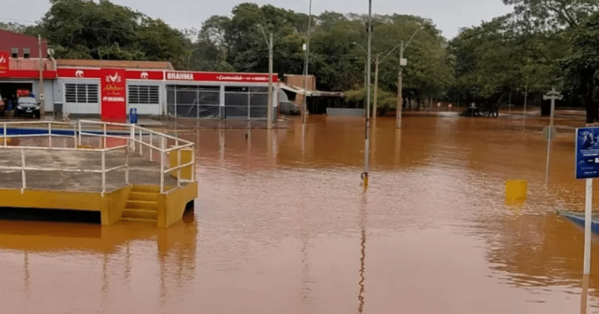 Rio Uruguai ultrapassa cota de inundação em São Borja após sequência de chuvas