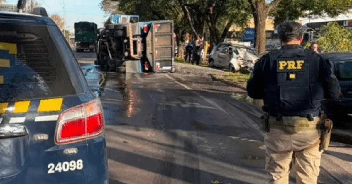 Idosa morre e criança fica ferida após acidente com quatro veículos na BR-116