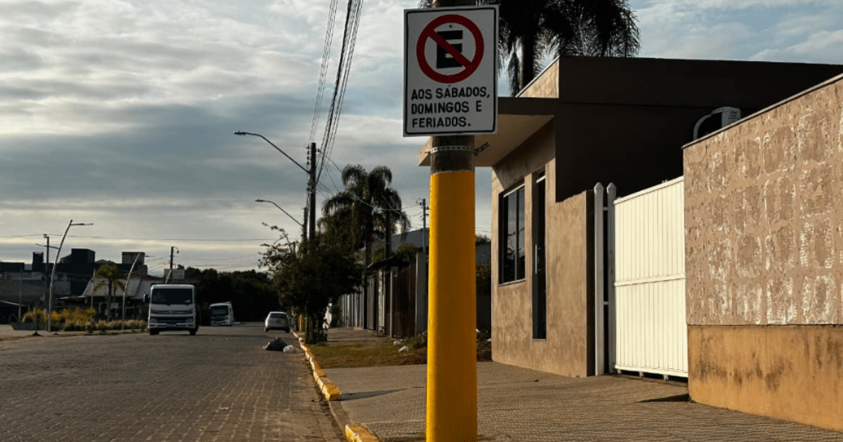 Mudança no trânsito limita estacionamento em rua de acesso à Prainha