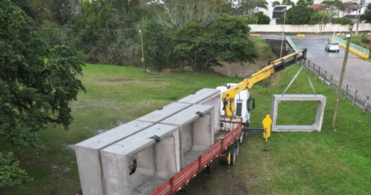 Prefeitura inicia obra para ampliar vazão da "Ponte do CTG" e reduzir risco de alagamentos