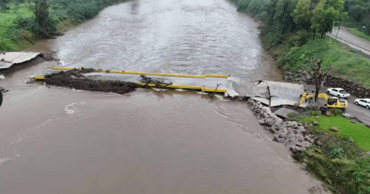 Correnteza destrói ponte construída por moradores em Feliz