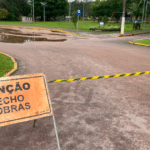 Rompimento de rede afeta abastecimento e bloqueia trecho da Av. Sete de Setembro