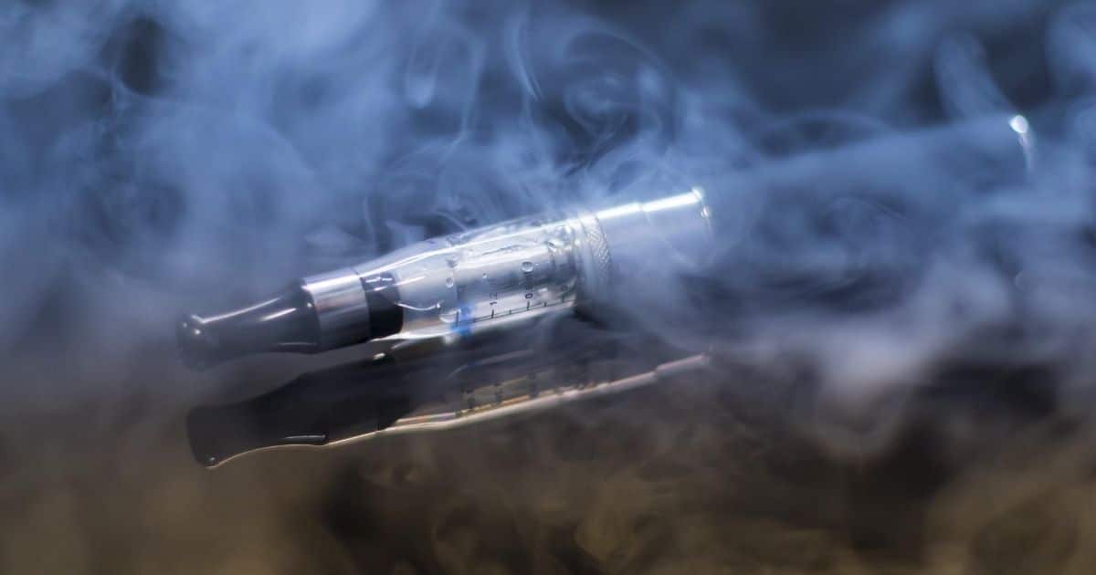 Pneumologista alerta para os riscos do cigarro eletrônico e aumento da dependência entre jovens