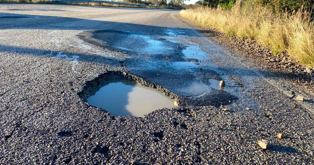 ERS-350: crateras ameaçam motoristas entre Camaquã e Arambaré