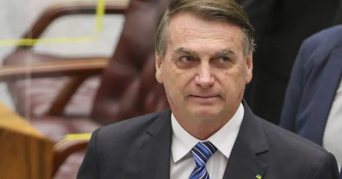Exército entrega armas de Bolsonaro à PF e informa falta de duas