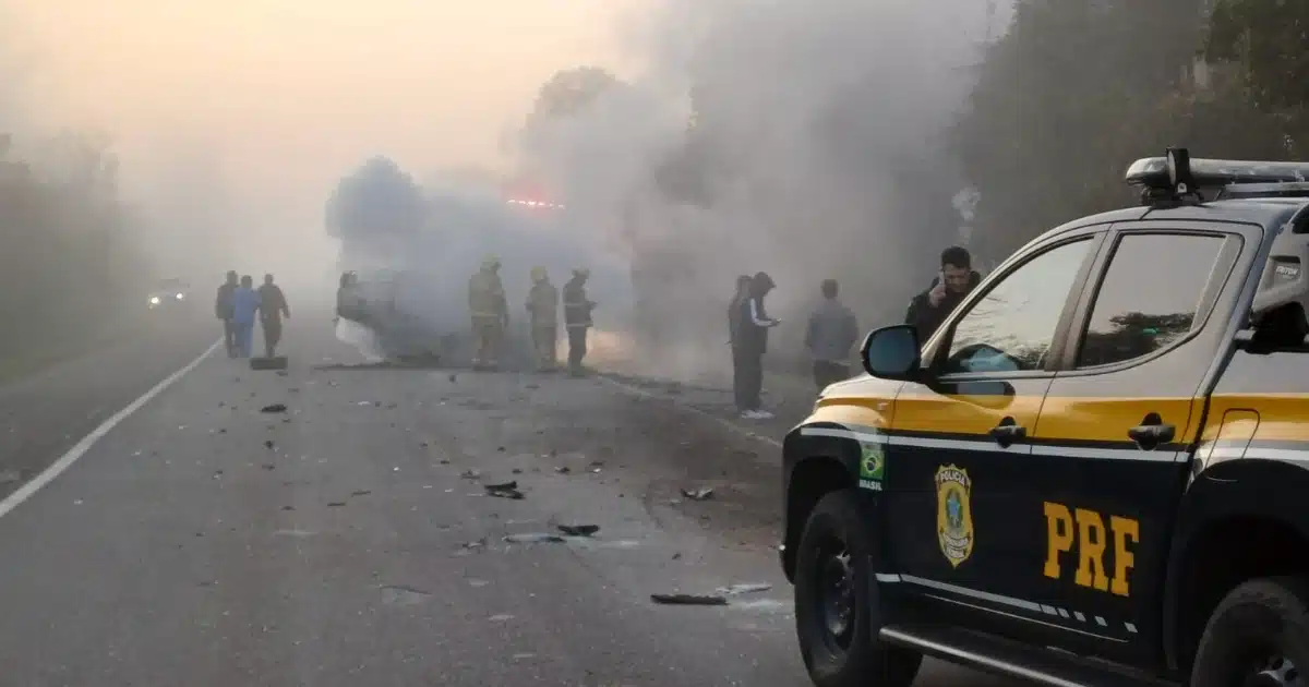 Colisão entre três veículos deixa um morto na BR-290
