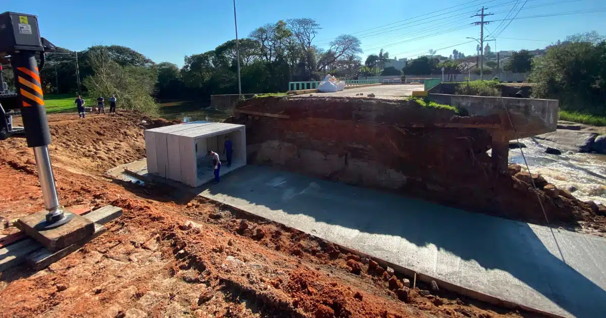 Motoristas buscam rotas alternativas durante obra em Camaquã