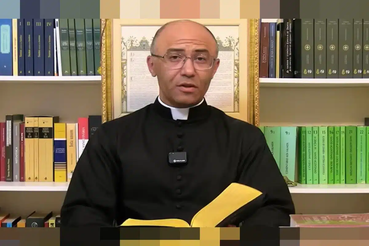 Padre brasileiro é excomungado pelo Vaticano