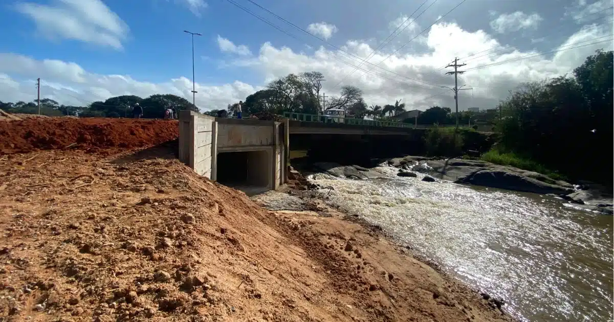 Obra contra alagamentos entra em fase final e trânsito deve ser liberado em breve em Camaquã
