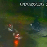 Ladrão tenta fugir com moto roubada, mas cai poucos metros depois em Canoas