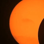 Eclipse solar total: fenômeno escurece o céu para 15 milhões de pessoas; saiba mais