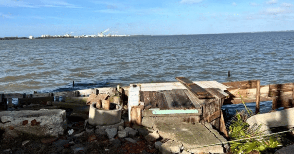 Moradores constroem "muro de contenção" improvisado em Rio Grande