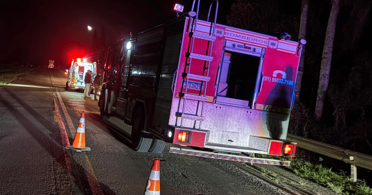 Motorista morre preso às ferragens após capotamento na BR-116 em Tapes