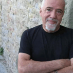 Hoje na História: 24 de Agosto – Nasce o escritor Paulo Coelho