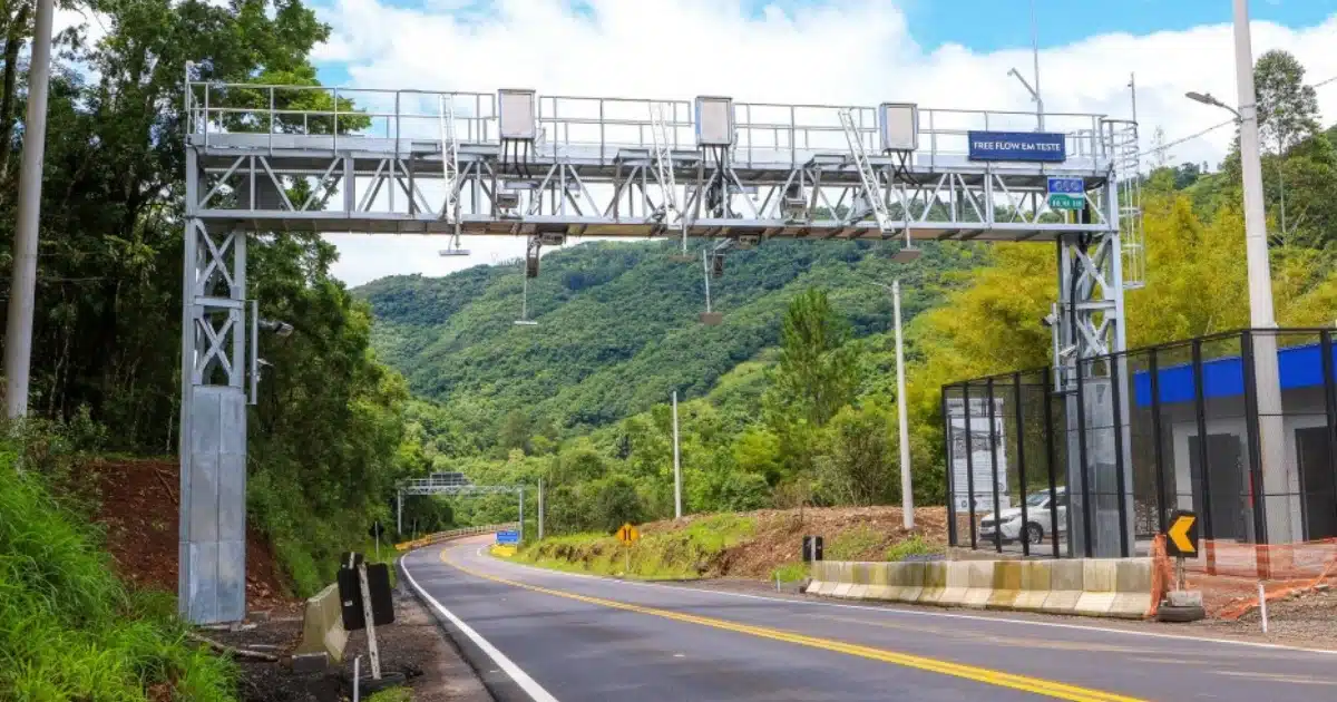 CNH do Brasil passa a notificar pedágios ocultos
