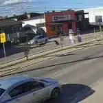 Câmera flagra momento em que motociclista voa durante acidente em Camaquã
