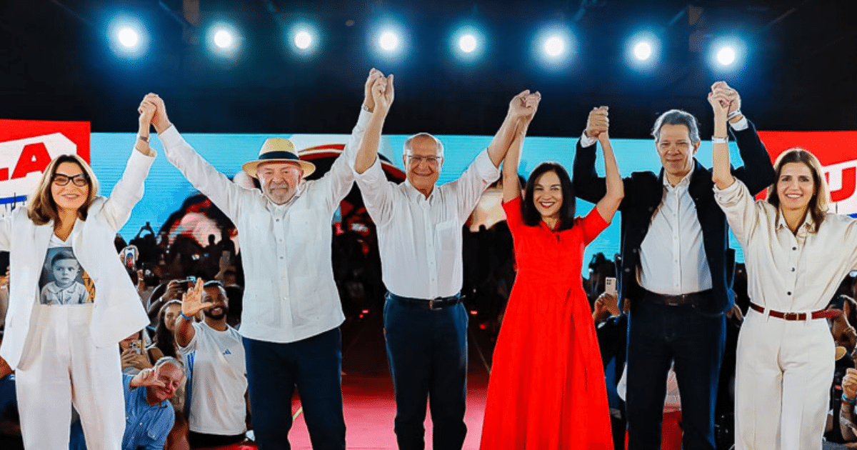 PT oficializa candidatura de Lula à Presidência