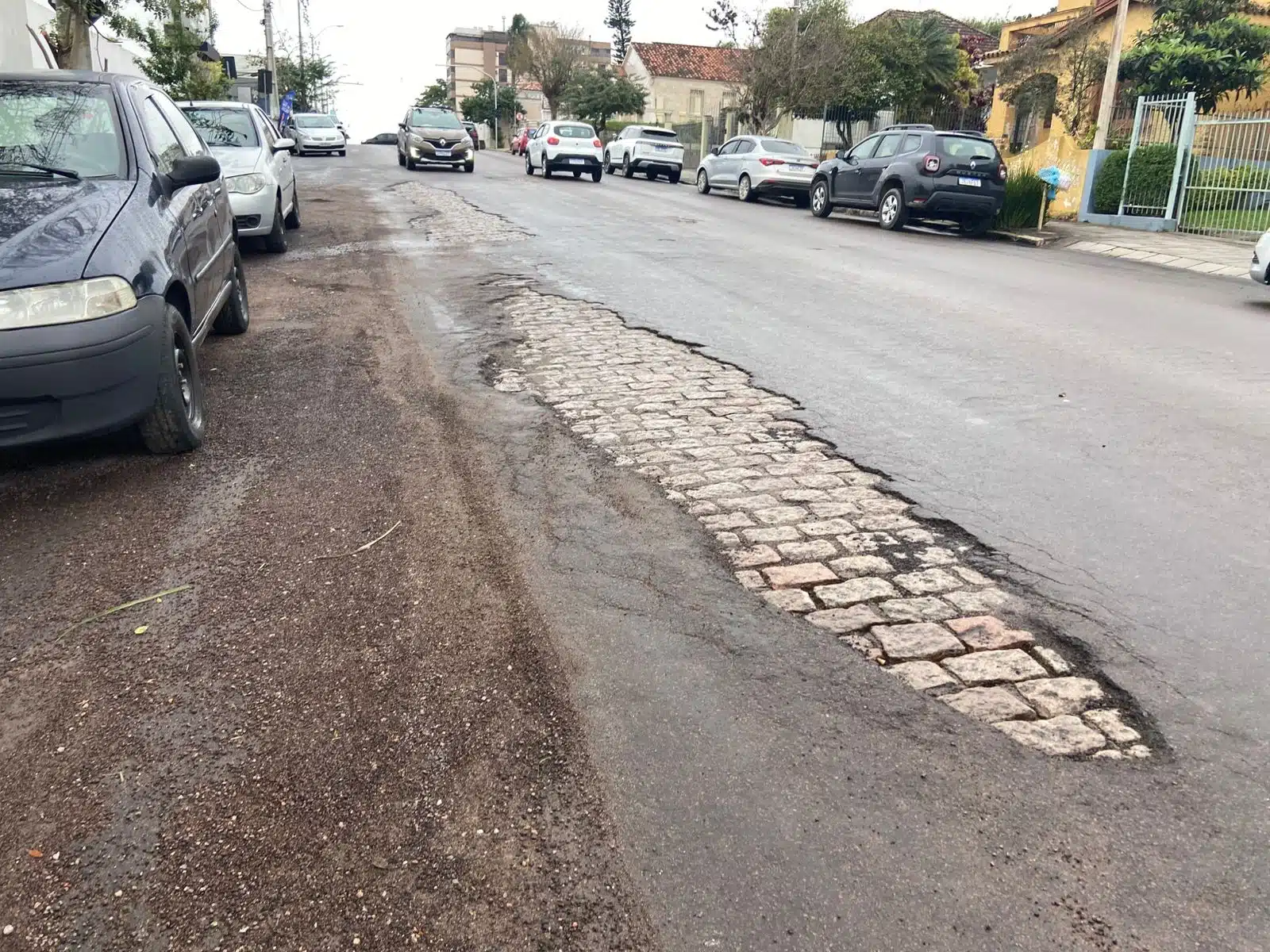 Asfalto deteriorado e buracos geram transtornos na 7 de setembro
