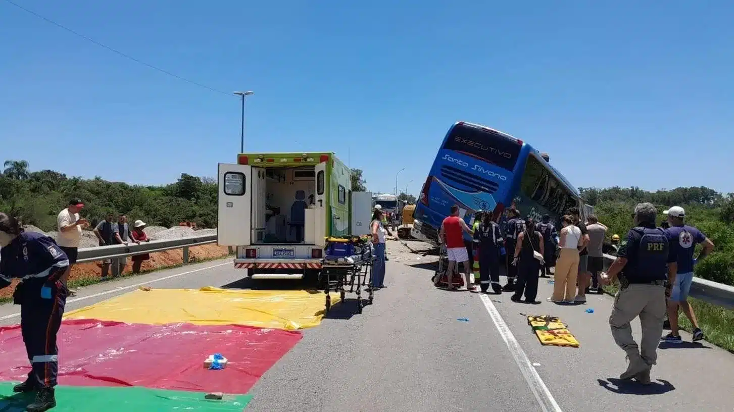 Tragédia na BR-116: motorista de caminhão é denunciado por morte de 11 pessoas