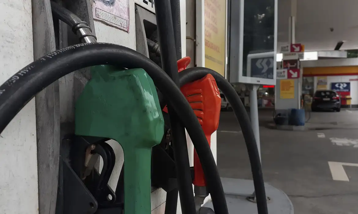 Nova gasolina com mais etanol chega aos postos do Brasil hoje