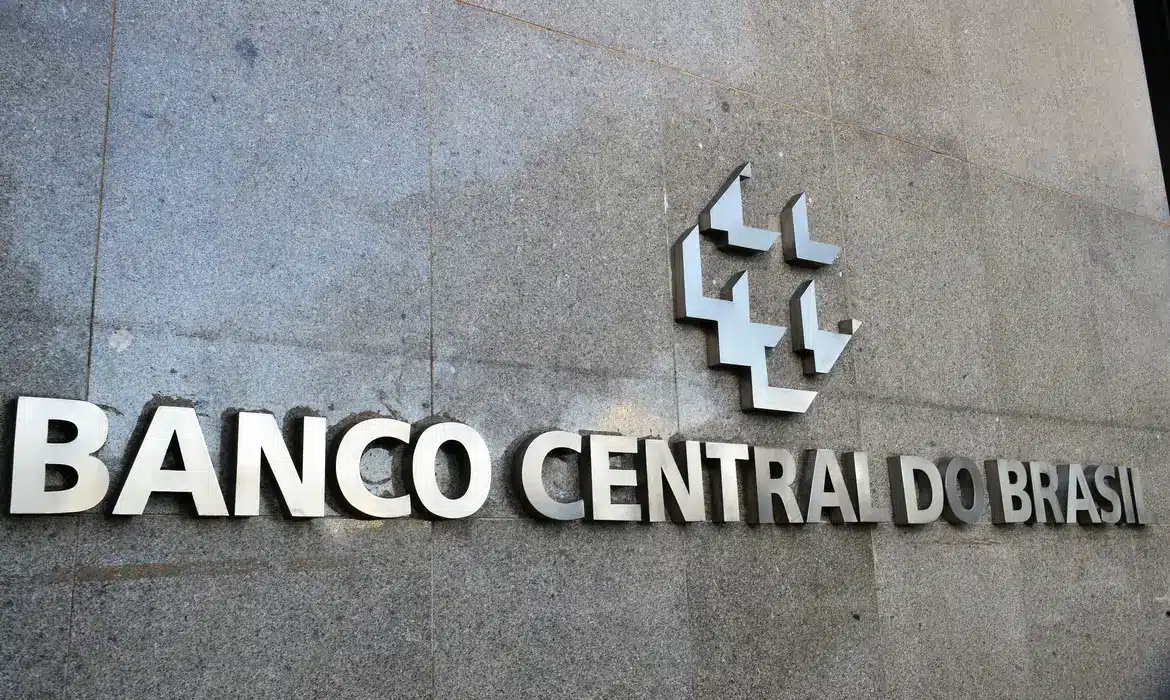 Banco Central intervém e decreta o fim de empresas do Grupo Simpala