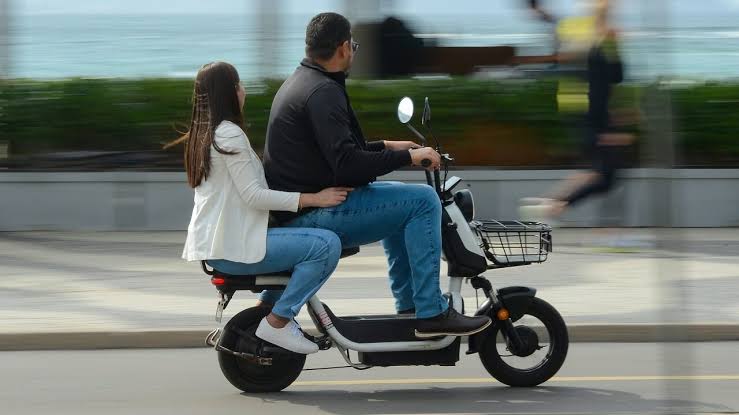 Camaquã prepara regras rigorosas para motos elétricas e patinetes