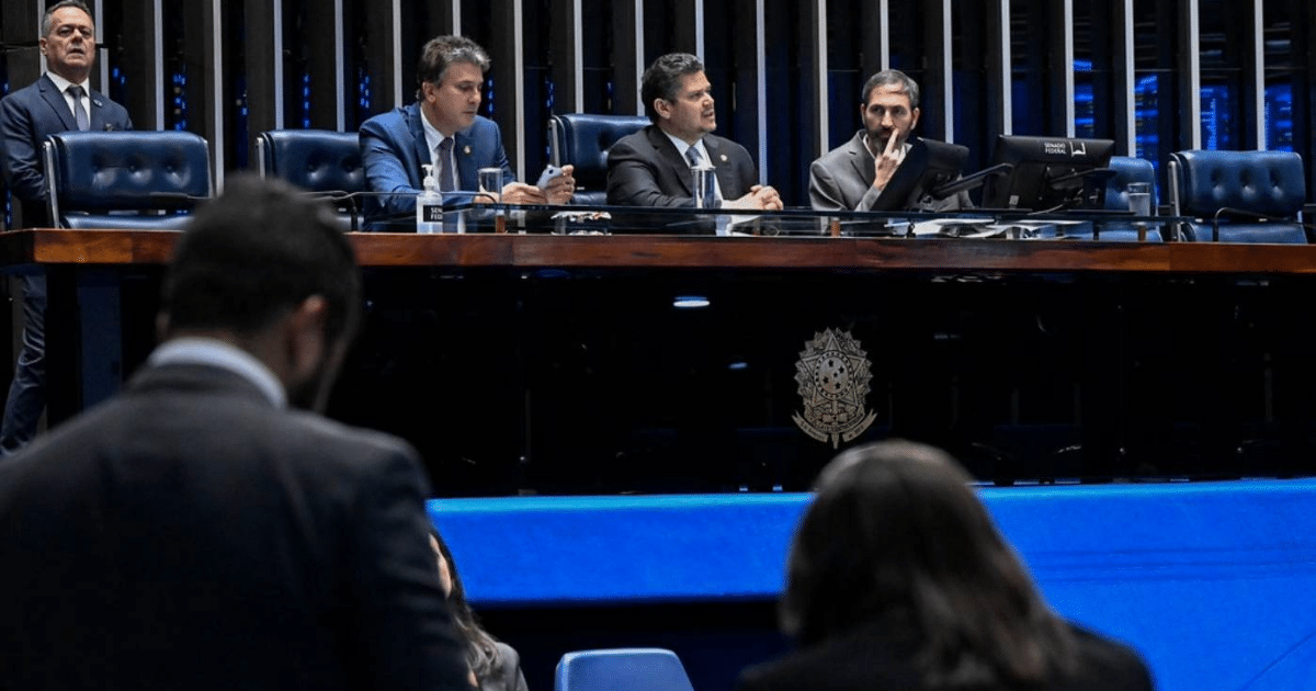 Senado adia votação da PEC que acaba com escala 6x1 para depois das eleições