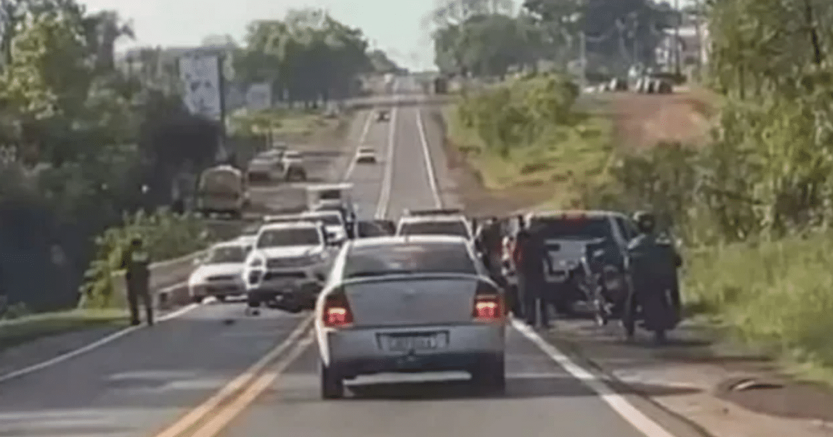Motociclista ignora ordem de parada, atropela policial e acaba preso no Noroeste do RS