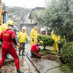 Homem desaparece após ser levado pela água de bueiro durante chuva em Caxias do Sul