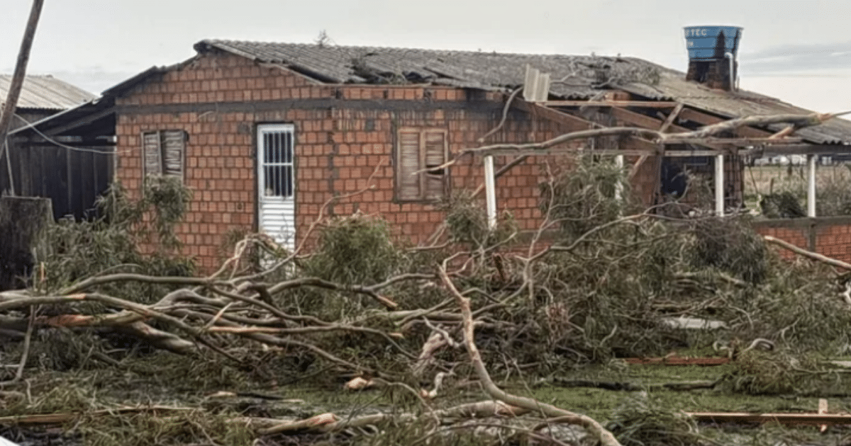 Metade Sul tem 17 residências destruídas após vendaval, aponta Defesa Civil