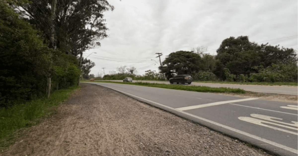 Condutor morre após acidente com saída de pista na ERS-734, em Rio Grande