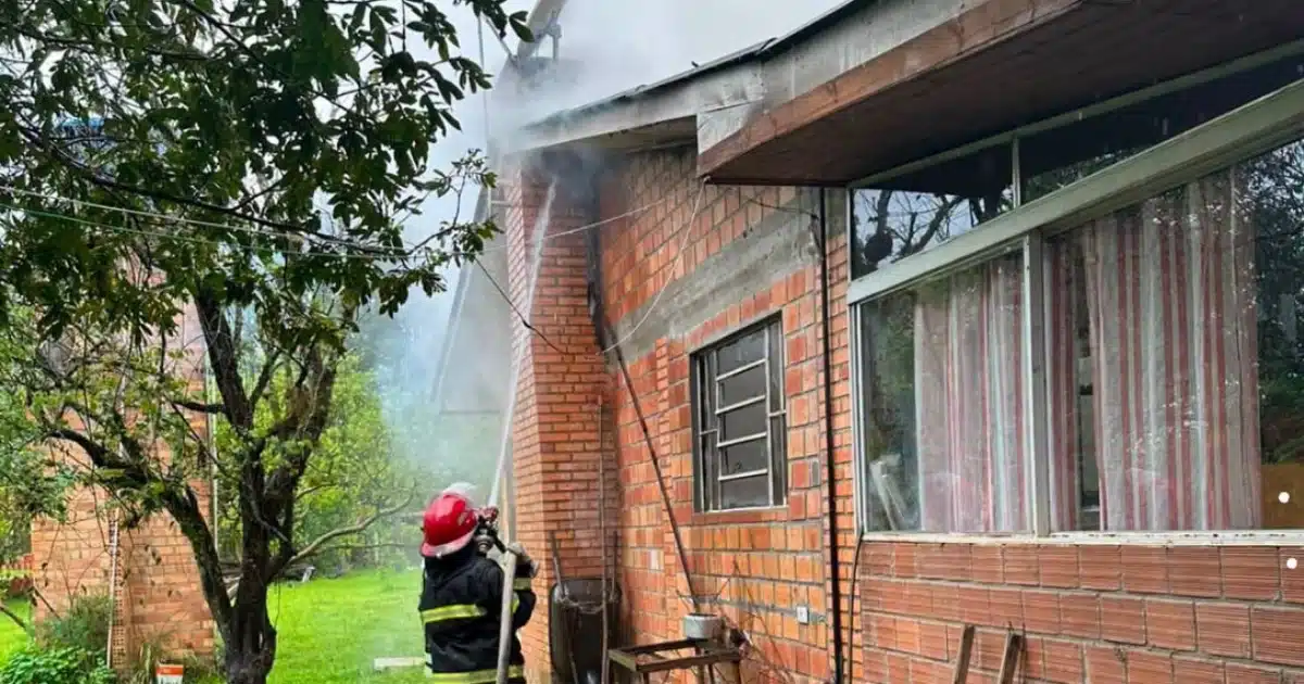 Incêndio atinge residência em Eldorado do Sul