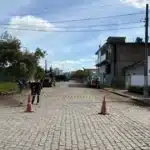 Operação de limpeza bloqueio rua em Camaquã