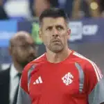 Inter corre para quitar salários e evitar colapso no Gre-Nal