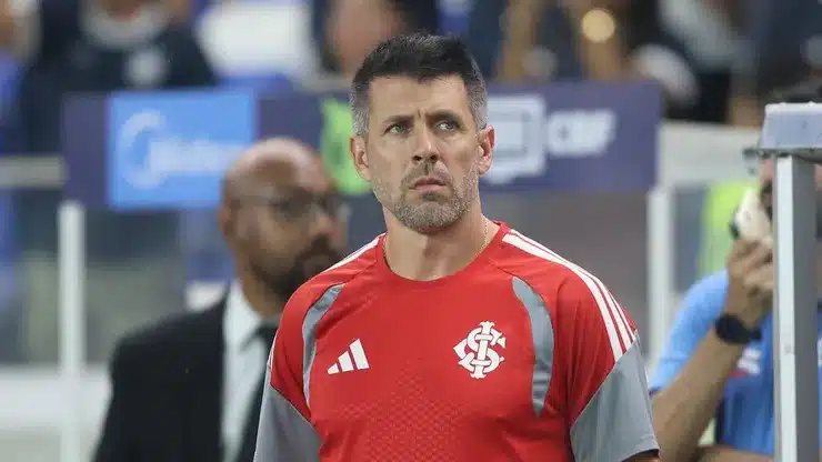Inter corre para quitar salários e evitar colapso no Gre-Nal