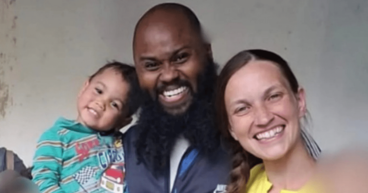 Justiça solta mãe de menino de 3 anos morto após agressões do pai