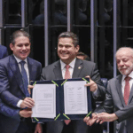 Congresso promulga emenda do fim da 6x1; escala 5x2 começa em 60 dias