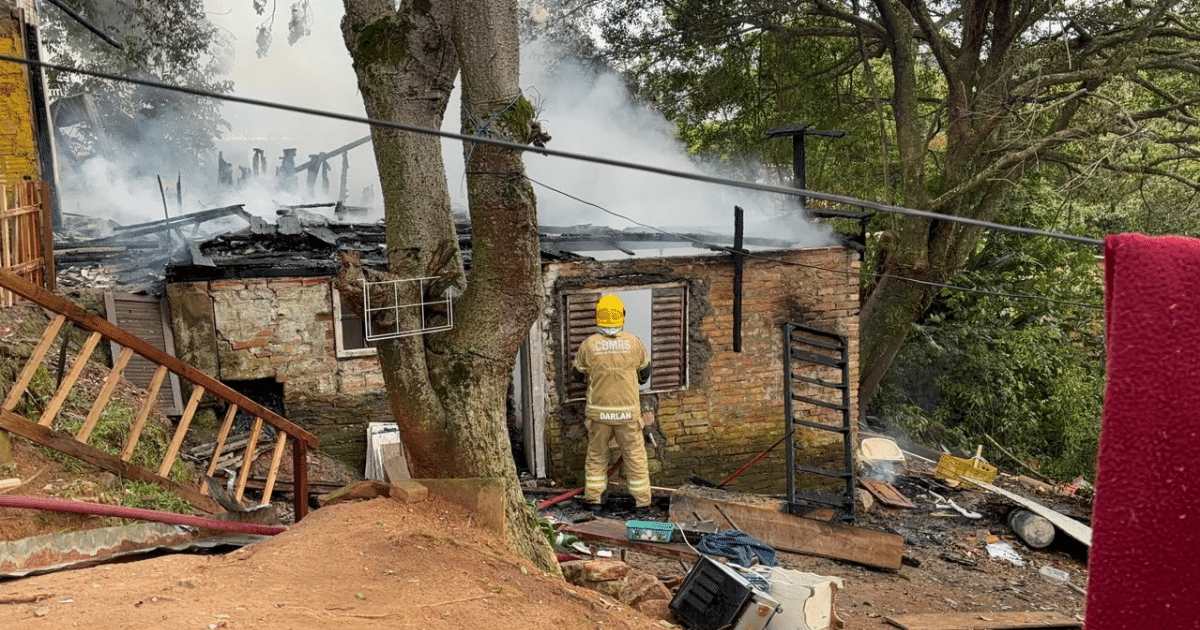 Incêndio atinge residência no bairro Bom Sucesso, em Camaquã