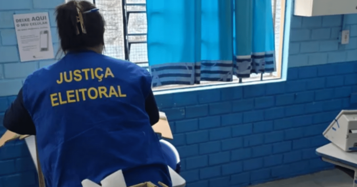 Urna é trocada após teclas dos números 2 e 3 serem coladas no RS