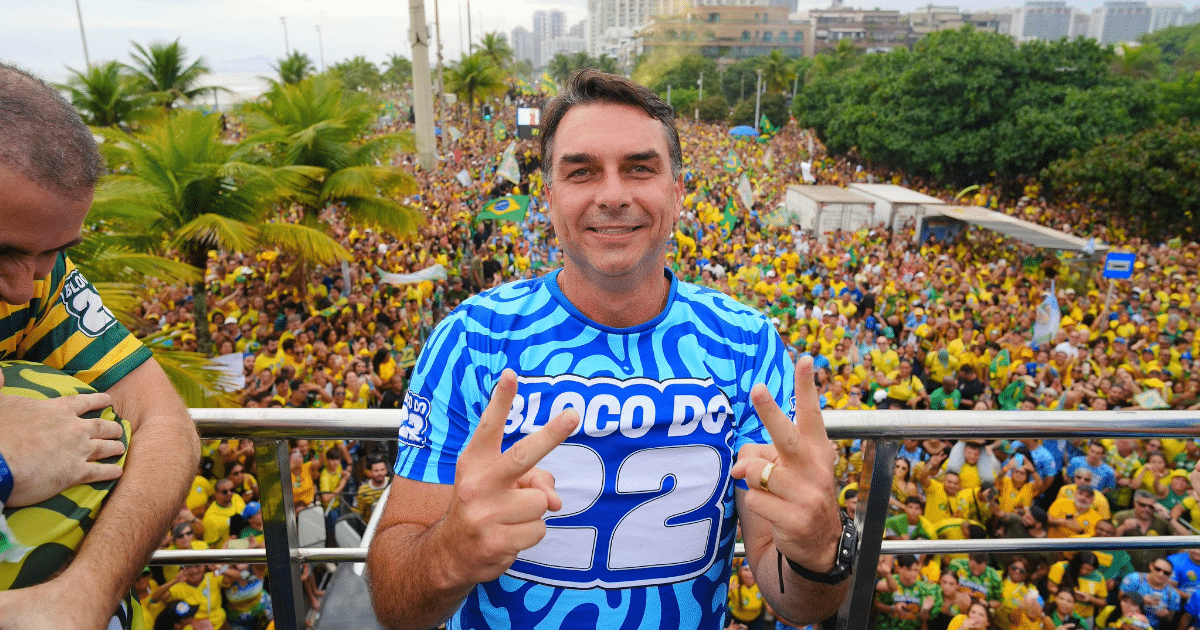 Flávio Bolsonaro perde segundo turno e não chega à Presidência da República