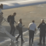 Aeronave com Flávio Bolsonaro e família pousa nos Estados Unidos