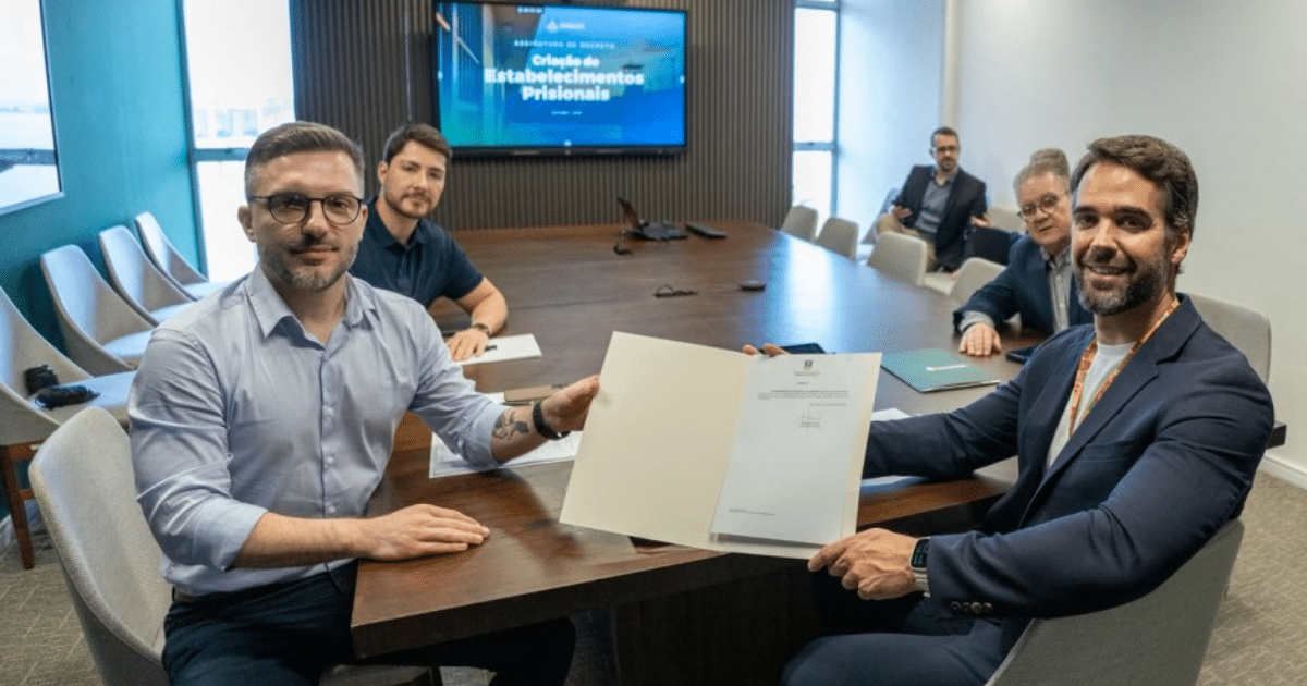 Leite assina decreto que cria formalmente sete estabelecimentos penais