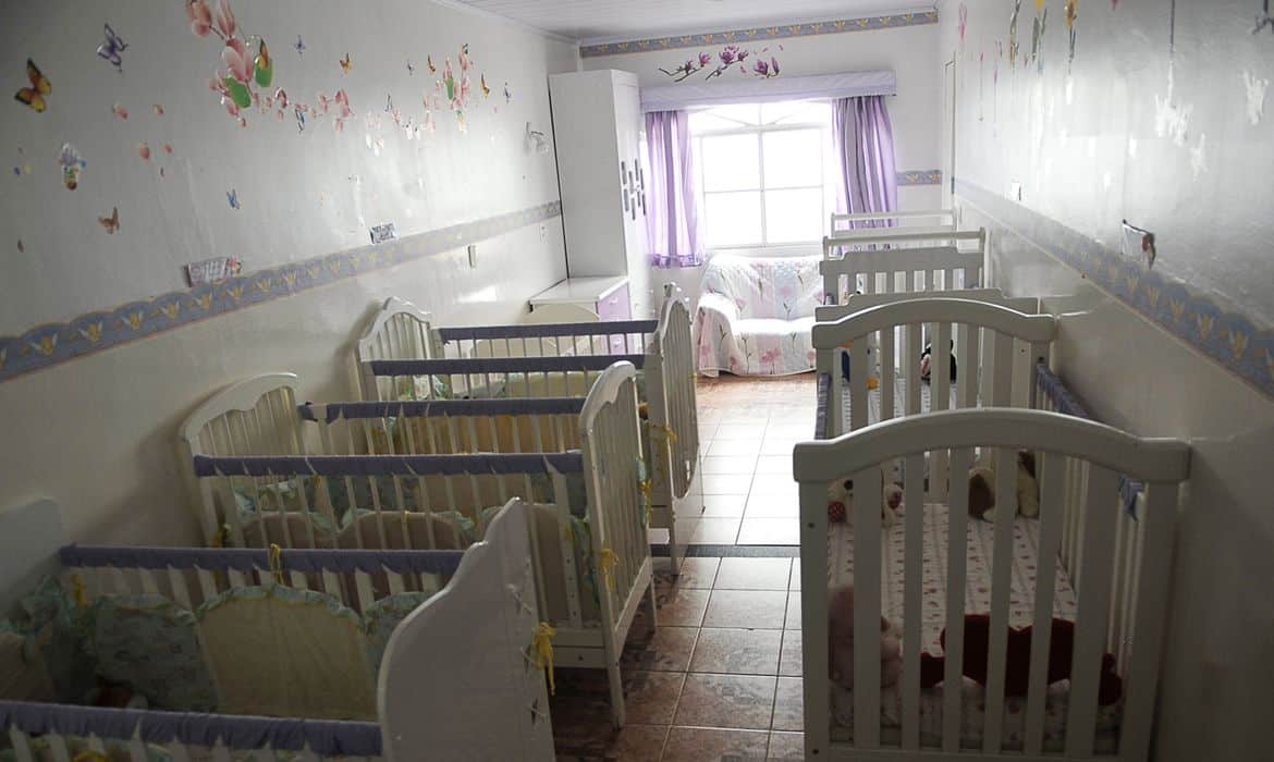 Polícia investiga surto misterioso e morte de bebês recém-nascidos