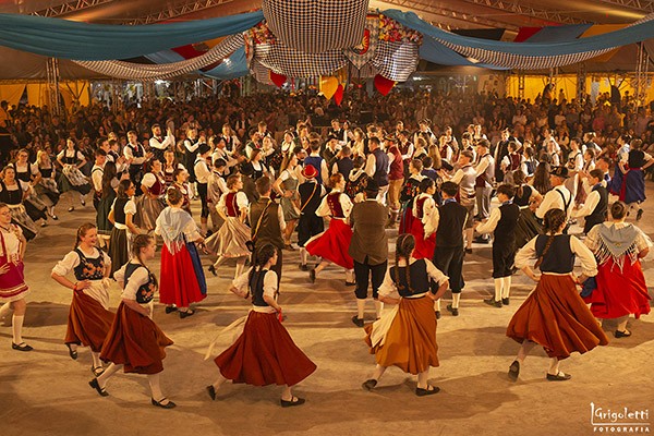 Recorde de público marca início da 37ª Südoktoberfest em São Lourenço do Sul